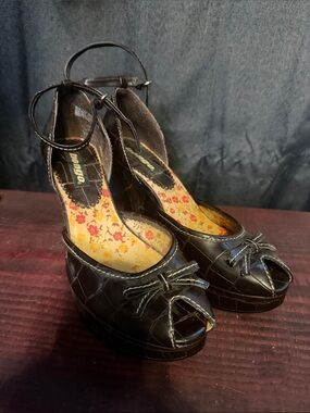 Y2K Bongo heels